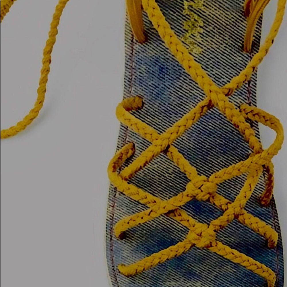 Plaka flat gladiator sandal. W9 medium. Yellow.